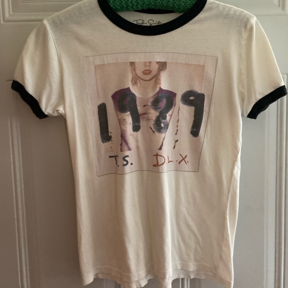 Taylor Swift 1989 Ringer Tee Size Small
